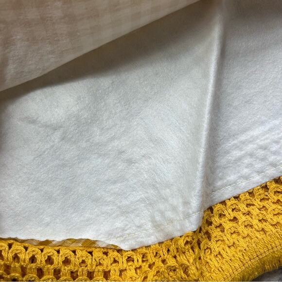 NOS Styled by Lisa 60” Round Vinyl Tablecloth Harvest Gold & White Check 1970s - Picture 6 of 8